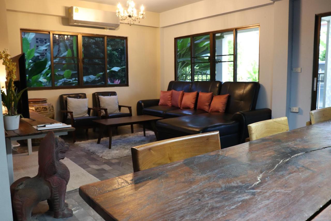 Apartament 8Th House @ Center Of Chiangmai Old Town Chiang Mai Zewnętrze zdjęcie