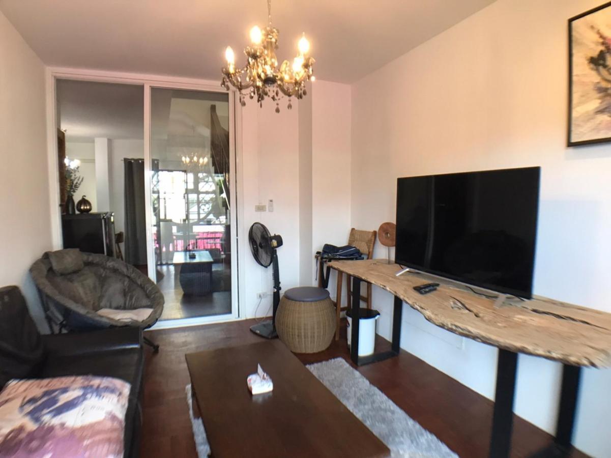 Apartament 8Th House @ Center Of Chiangmai Old Town Chiang Mai Zewnętrze zdjęcie