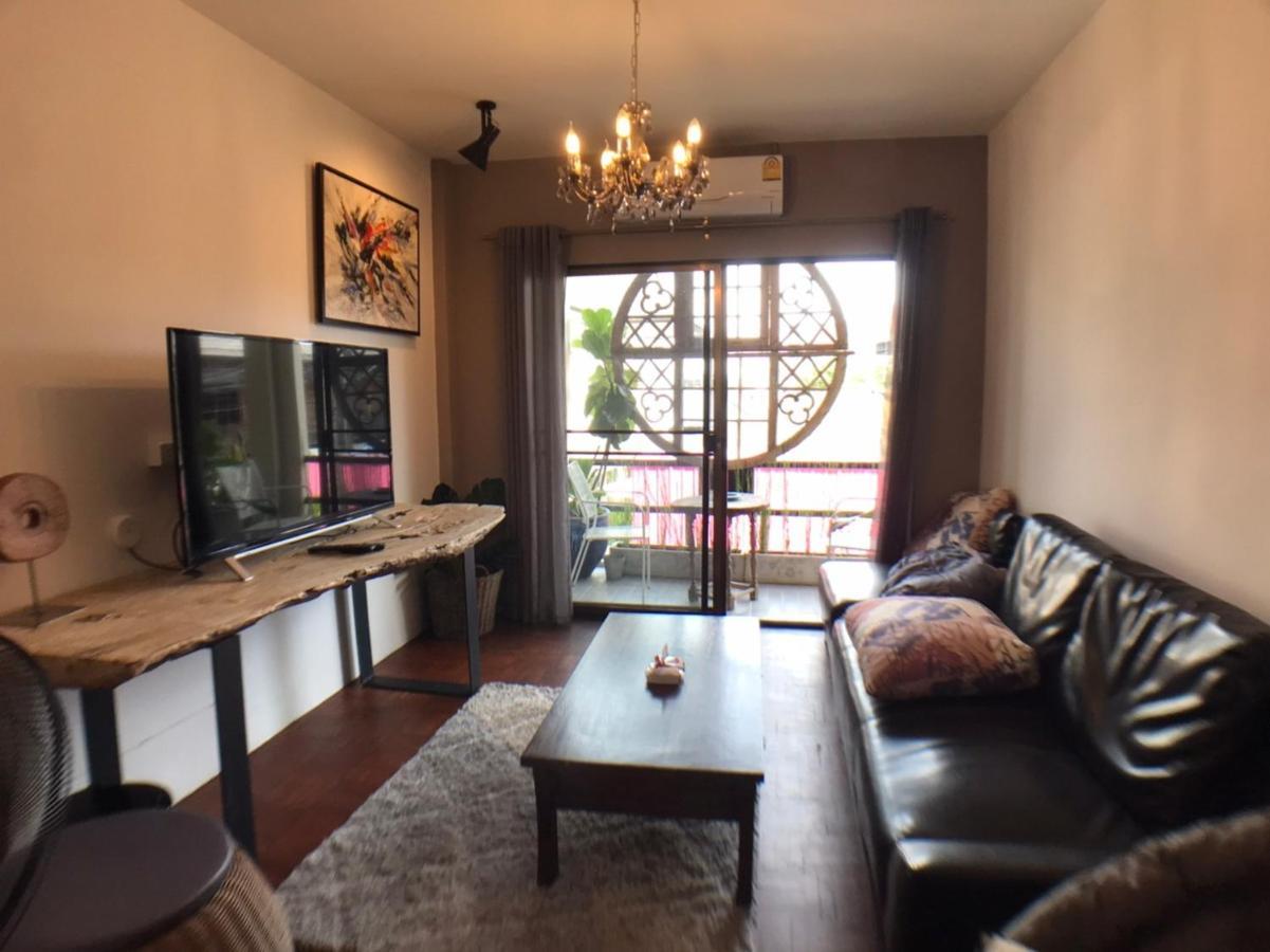 Apartament 8Th House @ Center Of Chiangmai Old Town Chiang Mai Zewnętrze zdjęcie